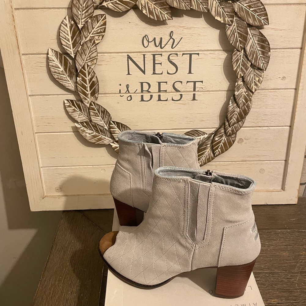 Toms booties size 10. Soft grey